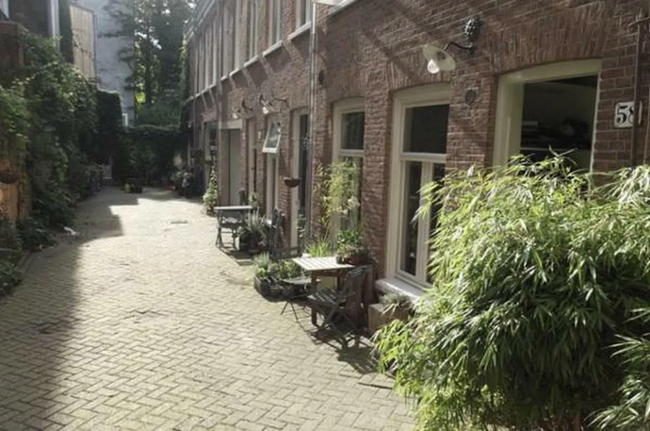 Bed & Breakfast Beautiful 2 Floor Vondelpark Apartment. Amsterdam